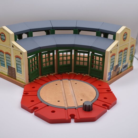 Roundhouse Tidmouth Shed w/5 Stalls Wooden Railway Thomas & Friends Train Engine - Picture 2 of 10